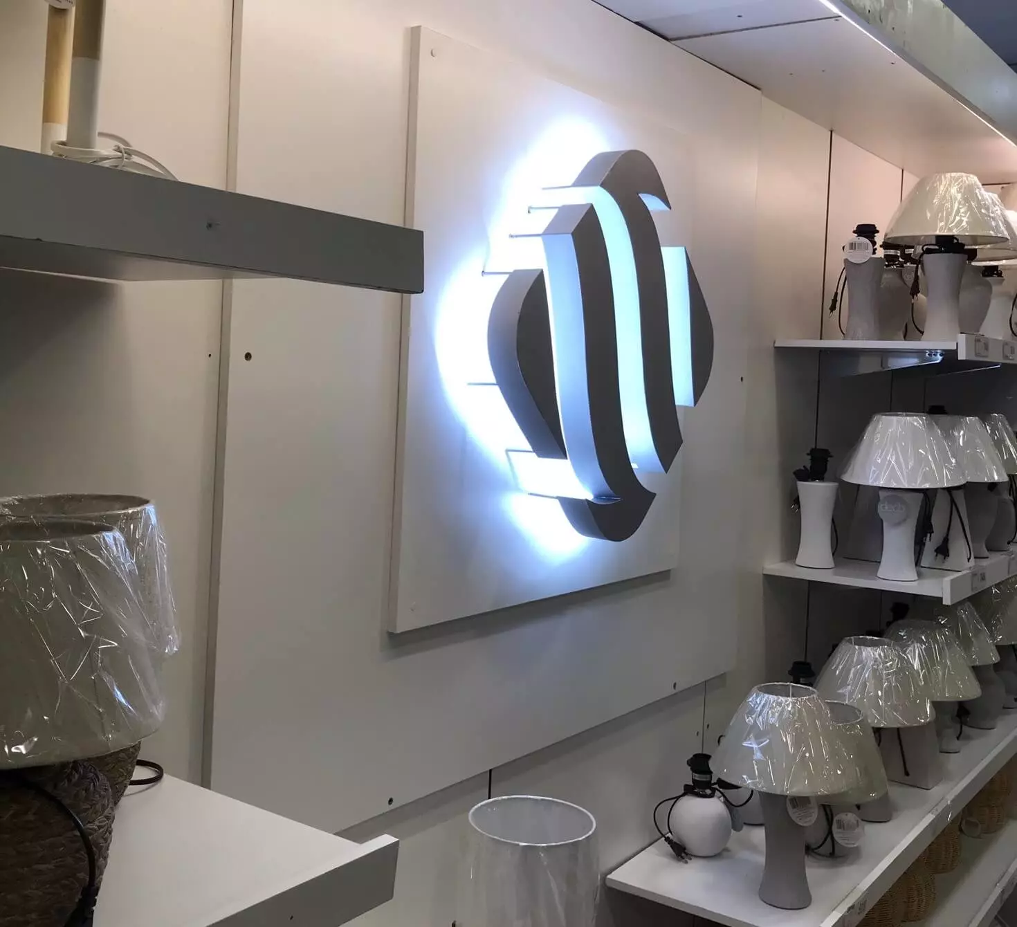 Corporeo de Chapa con Iluminación